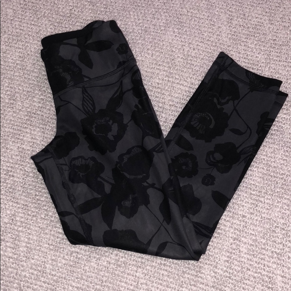 Lululemon size 2 luxtreme crops